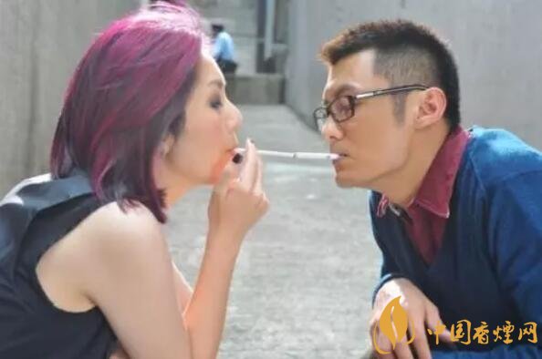 香煙夾耳朵上是怎么來(lái)的，耳夾煙是男人的專(zhuān)利
